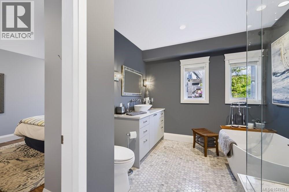  1244 Beach Drive, Oak Bay