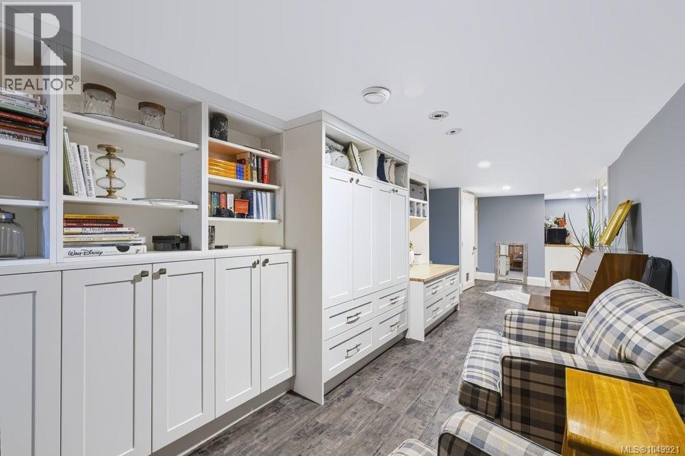 1244 Beach Drive, Oak Bay