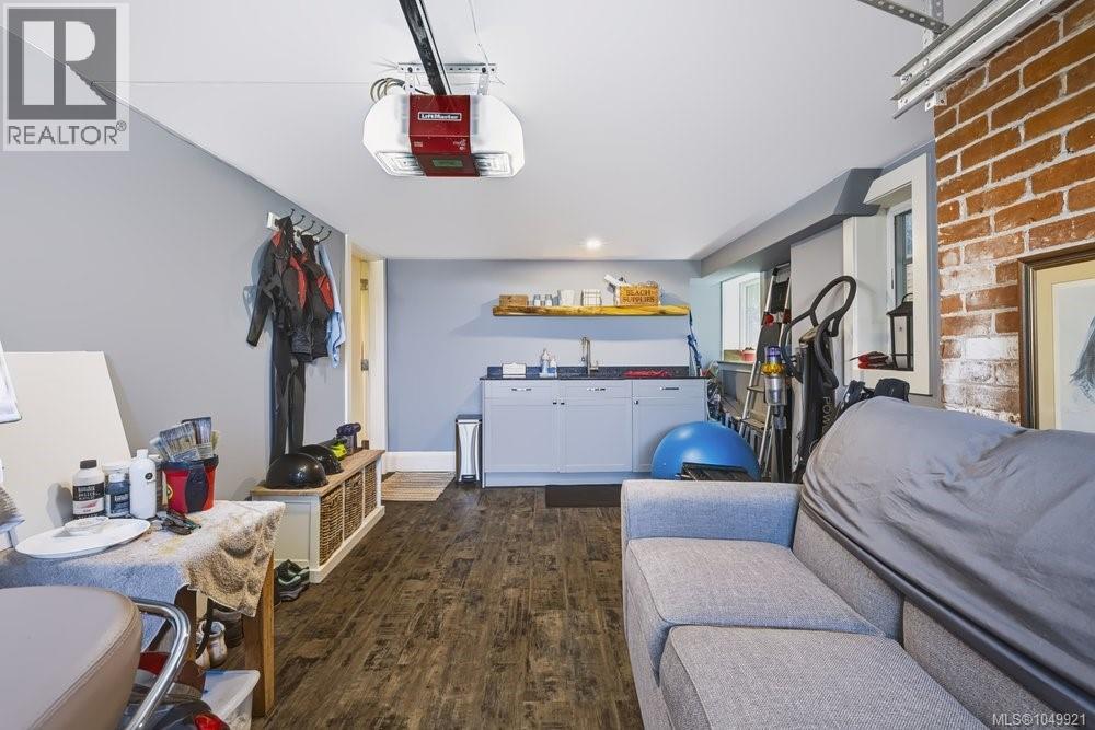 1244 Beach Drive, Oak Bay