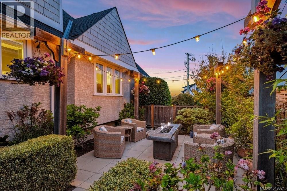  1244 Beach Drive, Oak Bay