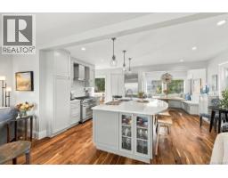 1244 Beach Dr, Oak Bay, BC V8S2N3 Photo 18