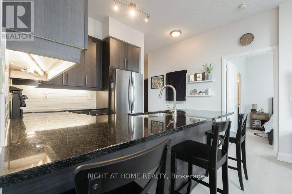 Photo of 618 - 1185 THE QUEENSWAY