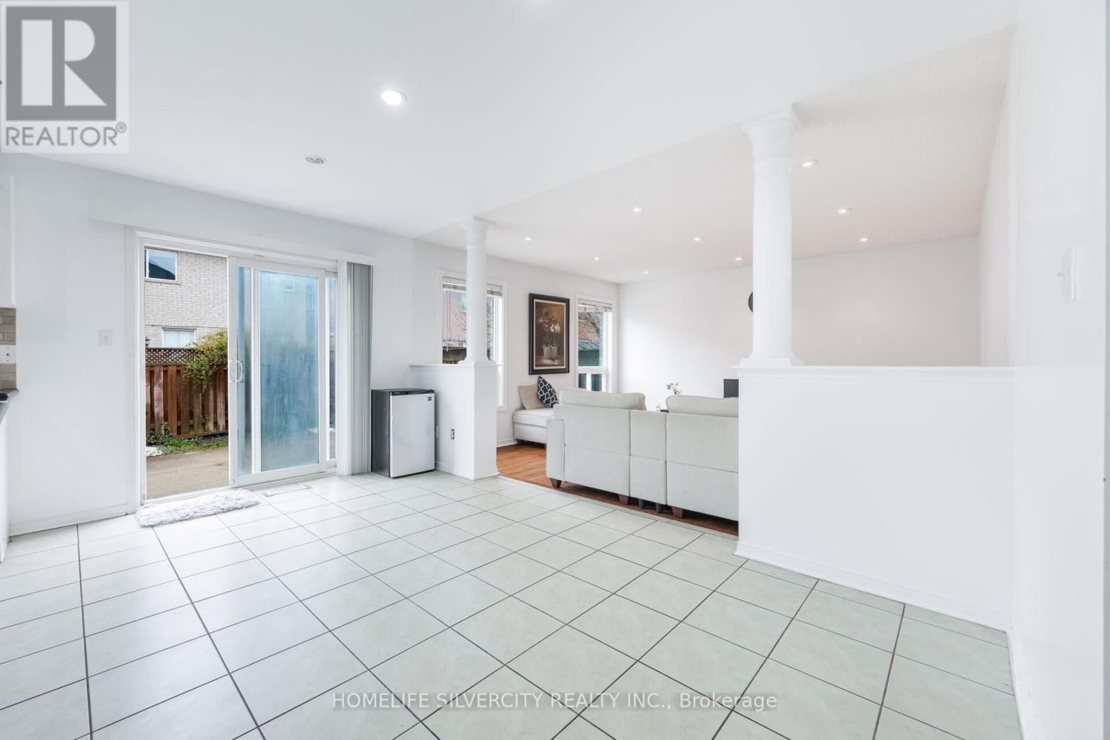29 BEACHPOINT BOULEVARD - 15