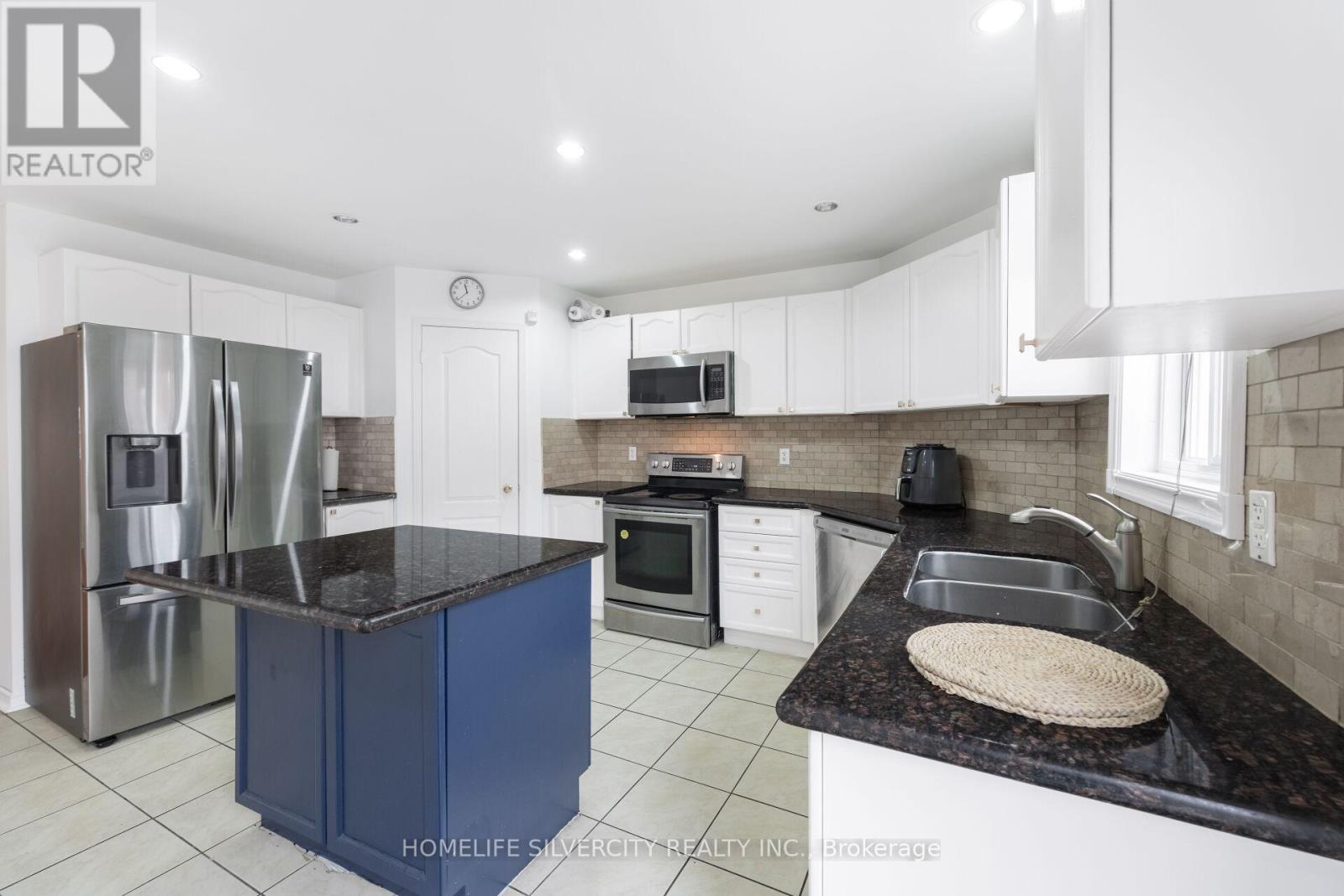 29 BEACHPOINT BOULEVARD - 21