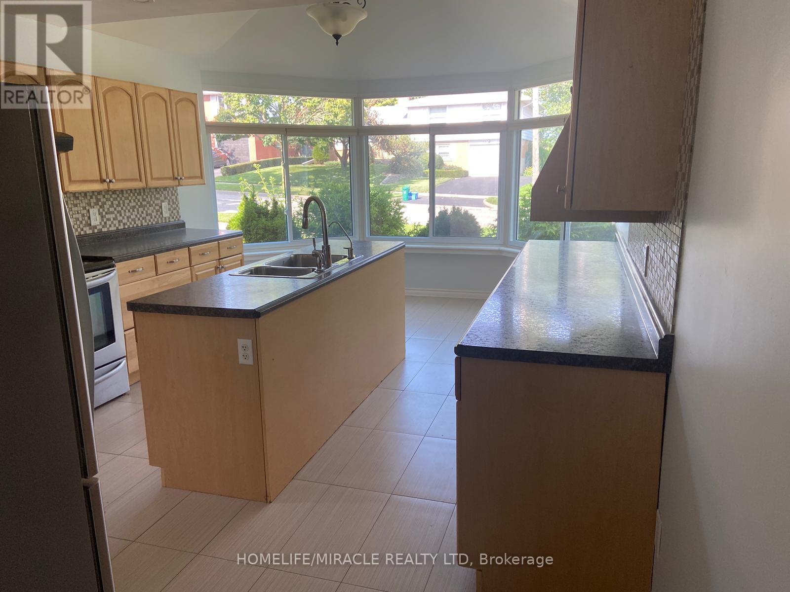 25 THORNRIDGE CRESCENT, Kitchener