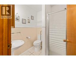 Kitchen - 39040 C&e Trail, Red Deer, AB T4E0S5 Photo 16