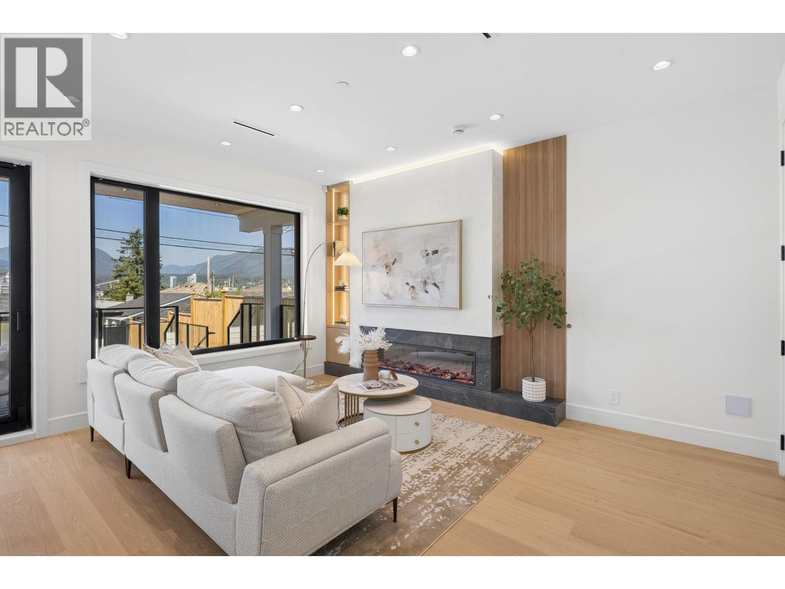 2 2815 TRINITY STREET, Vancouver