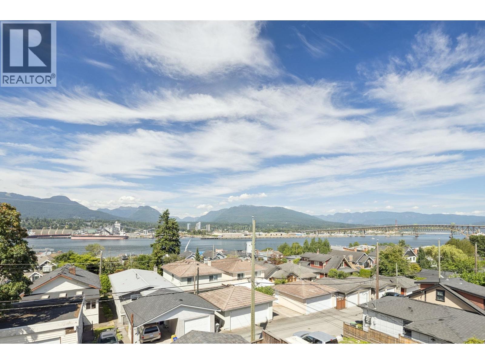 2 2815 TRINITY STREET, Vancouver