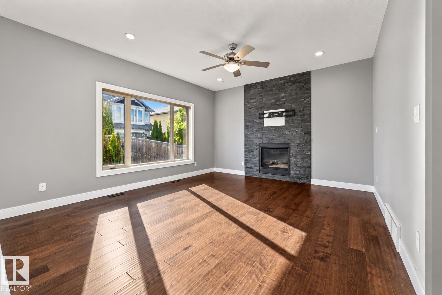 1090 ARMITAGE CR SW - 24