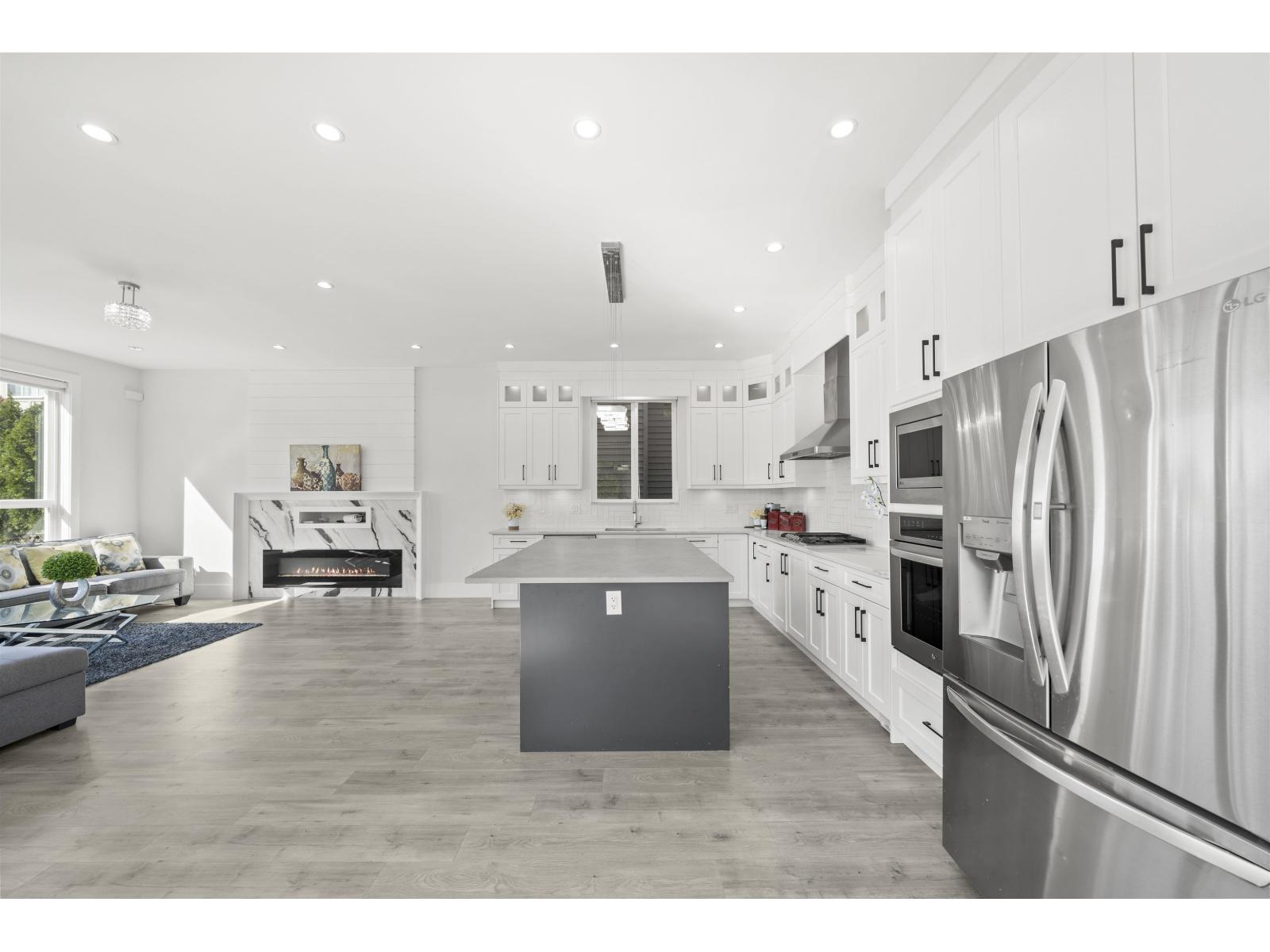 21070 76A AVENUE, Langley