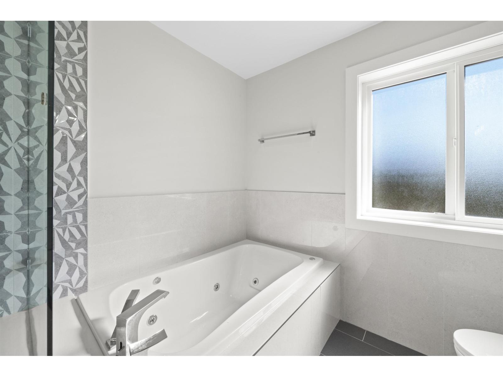 21070 76A AVENUE, Langley