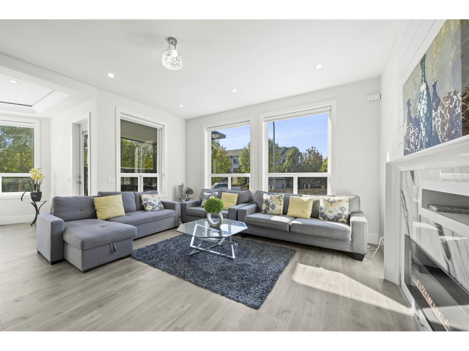 21070 76A AVENUE, Langley