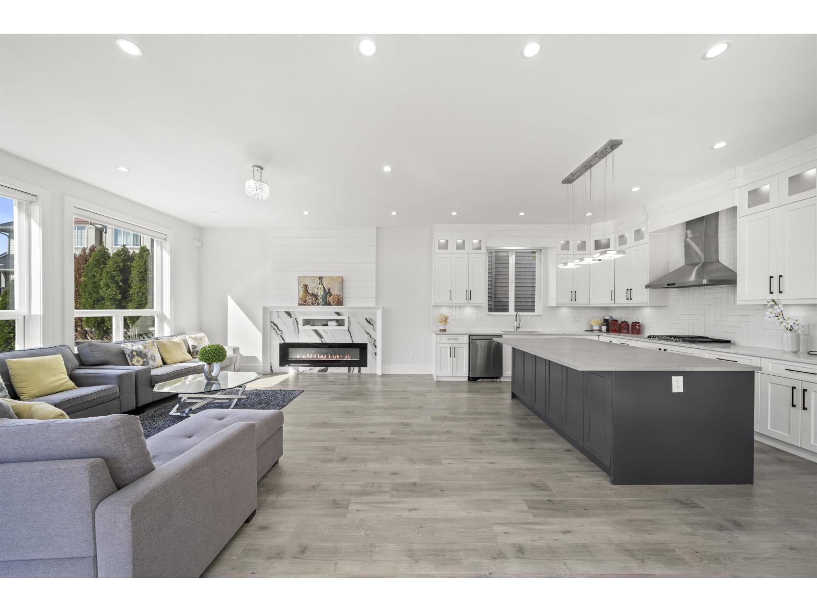 21070 76A AVENUE, Langley
