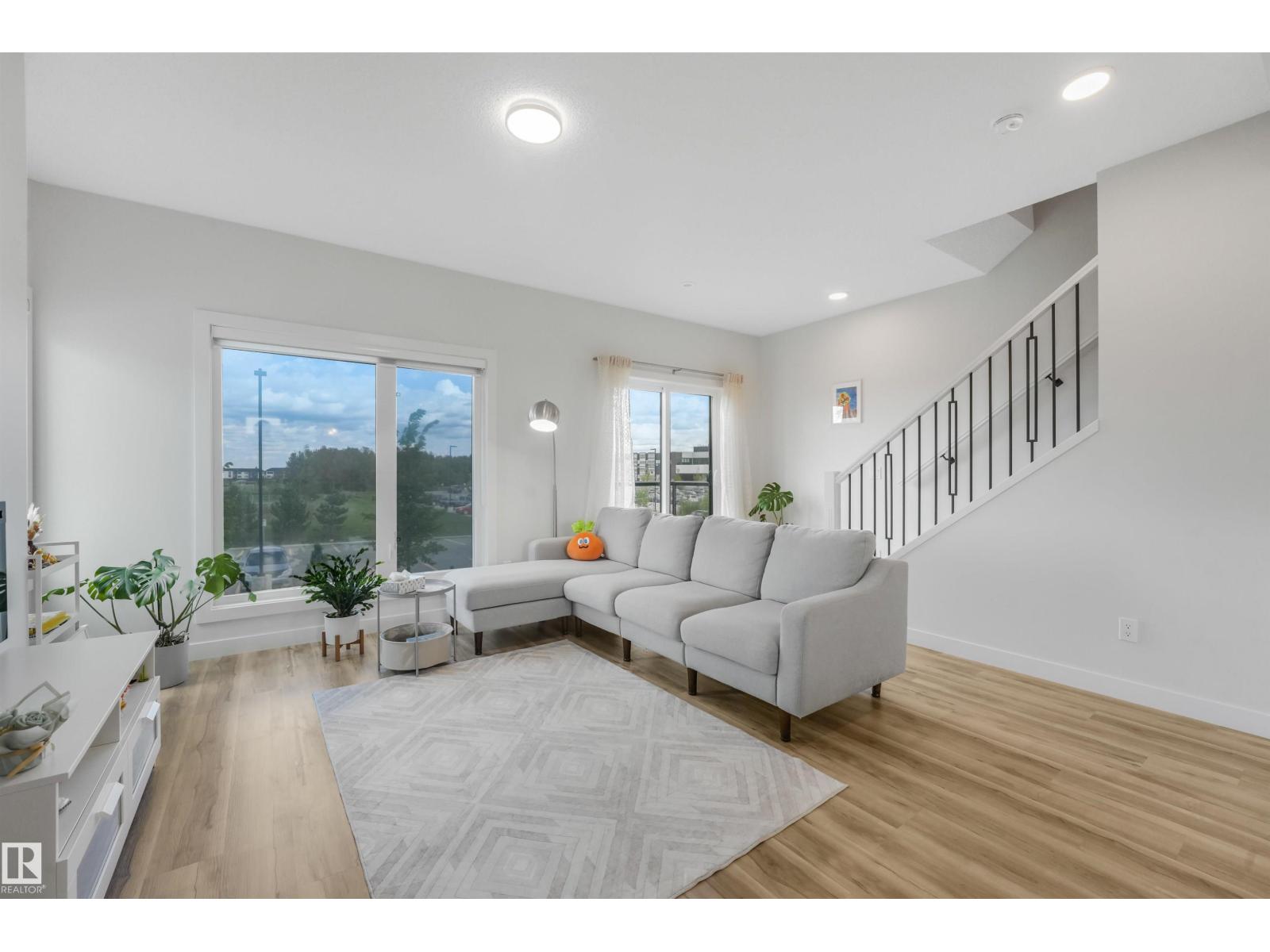 #35 11910 35 AV SW - 32