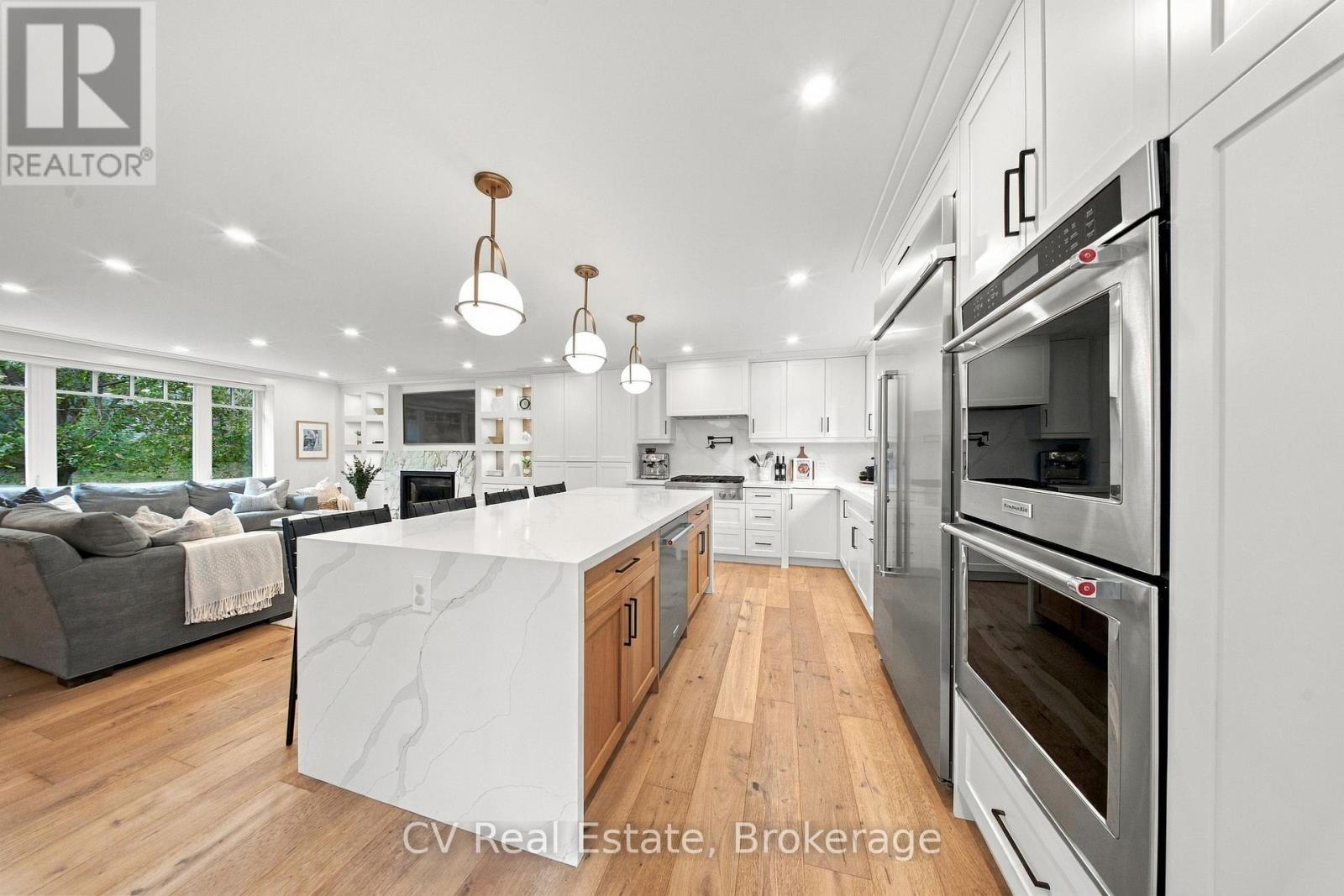 287 YONGE BOULEVARD - 11