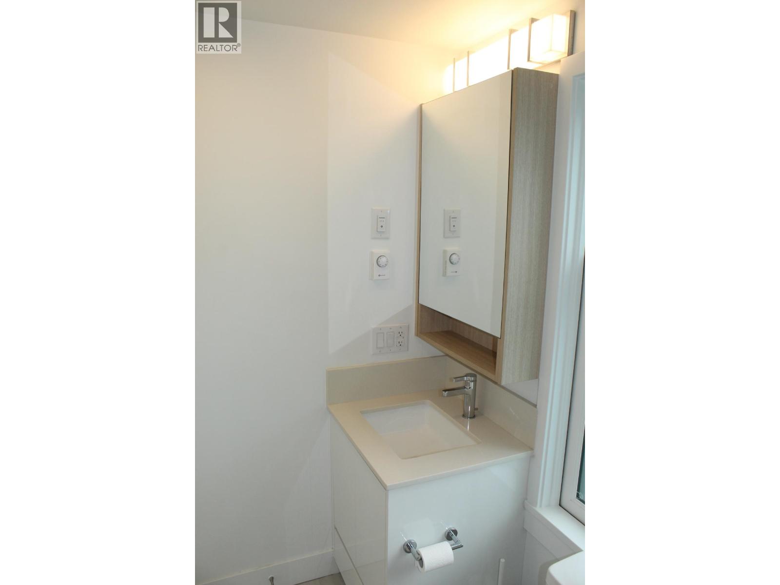 202 1306 LAVAL SQUARE, Coquitlam