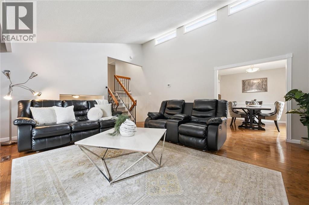 21 COLEBROOK Court, Kitchener — photo 8