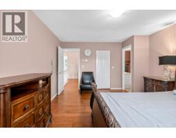 1599 Plateau Crescent, Coquitlam, BC V3E3B3 Photo 17