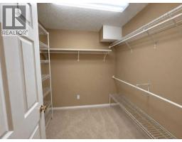 5pc Bathroom - 76 Valley Creek Crescent Nw, Calgary, AB T3B5V3 Photo 14
