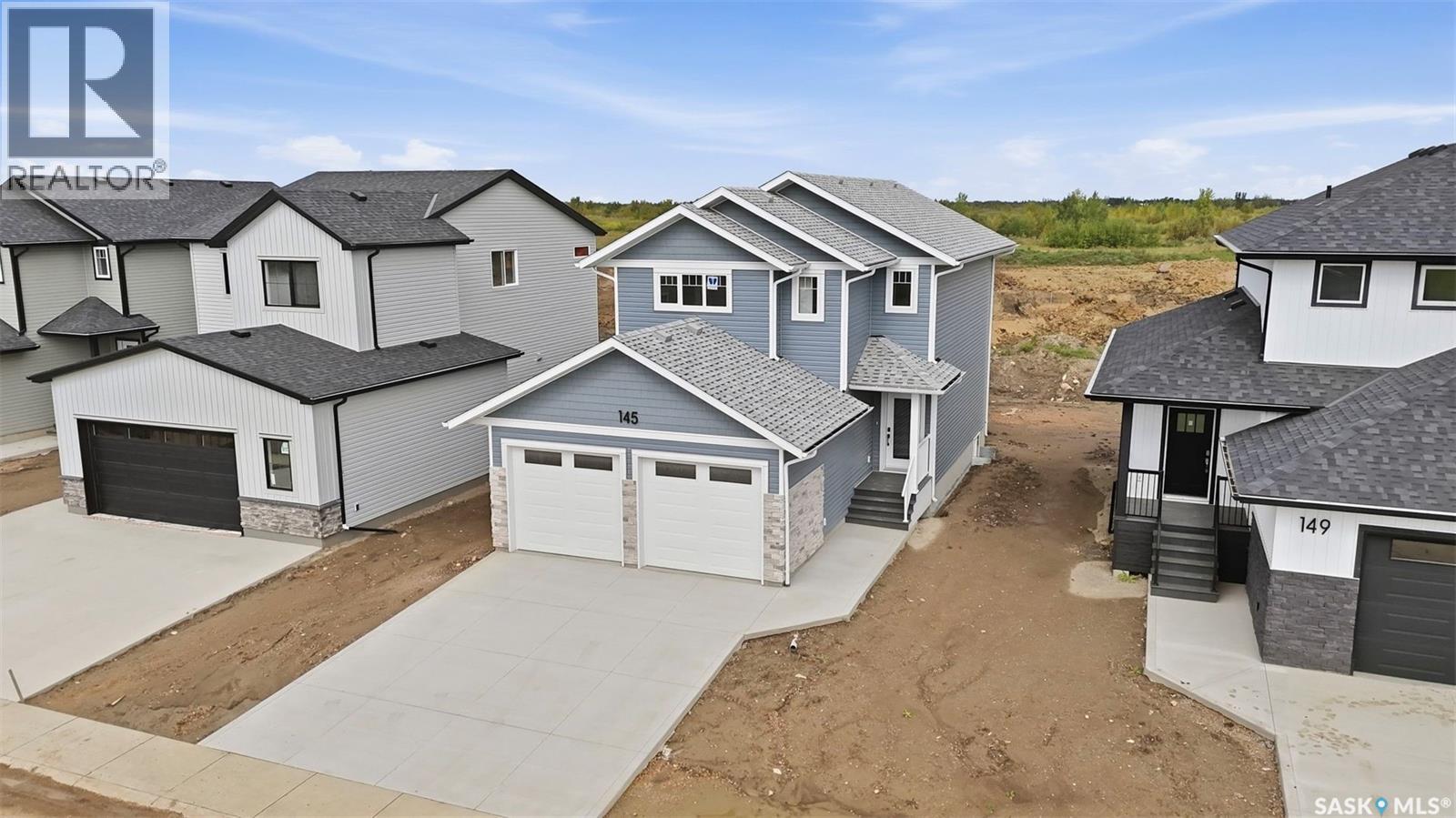 145 Emma CRESCENT - 3