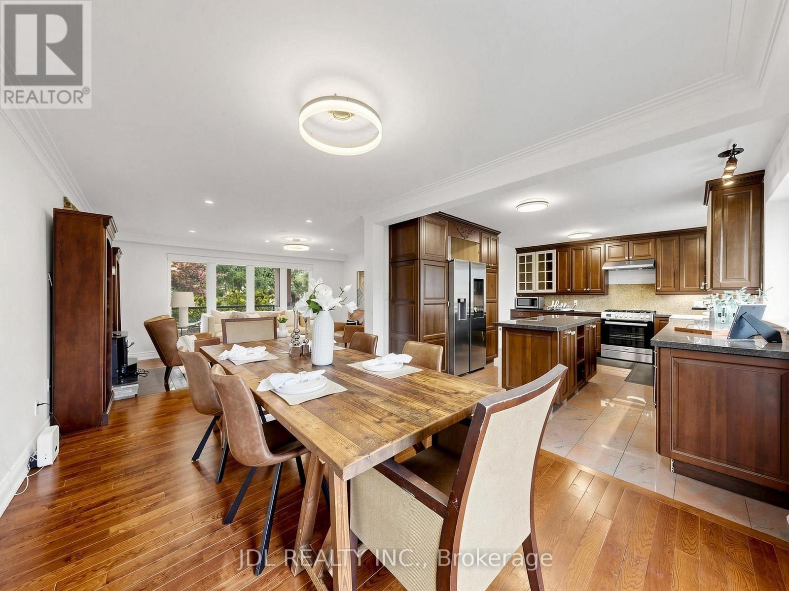 32 ASHMOUNT CRESCENT - 13