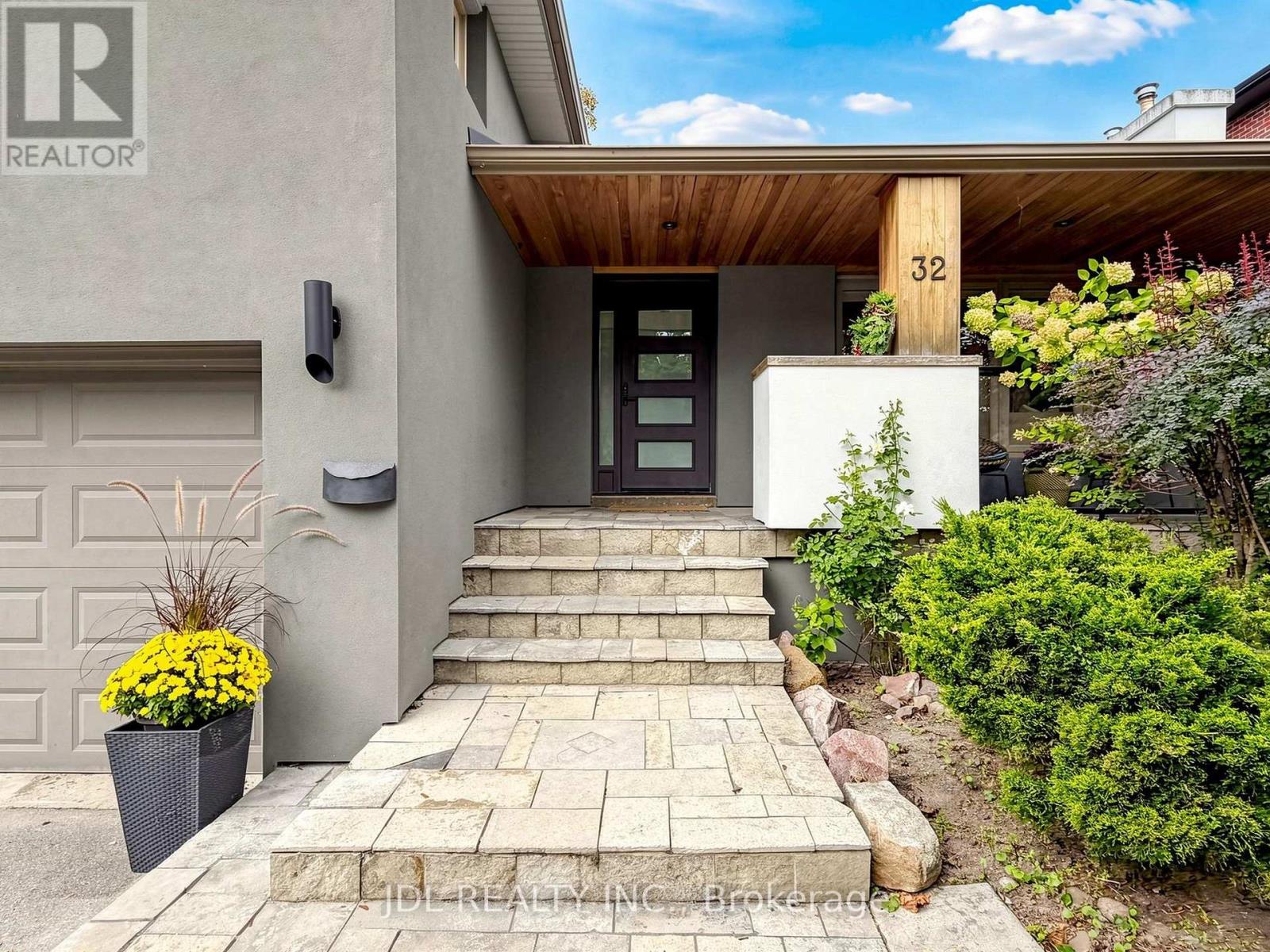 32 ASHMOUNT CRESCENT - 2
