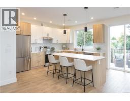 B 2235 Shelbourne St, Victoria, BC V8R4L2 Photo 12