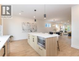 B 2235 Shelbourne St, Victoria, BC V8R4L2 Photo 14