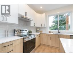 B 2235 Shelbourne St, Victoria, BC V8R4L2 Photo 15