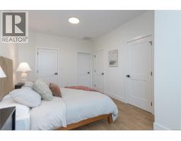 B 2235 Shelbourne St, Victoria, BC V8R4L2 Photo 17