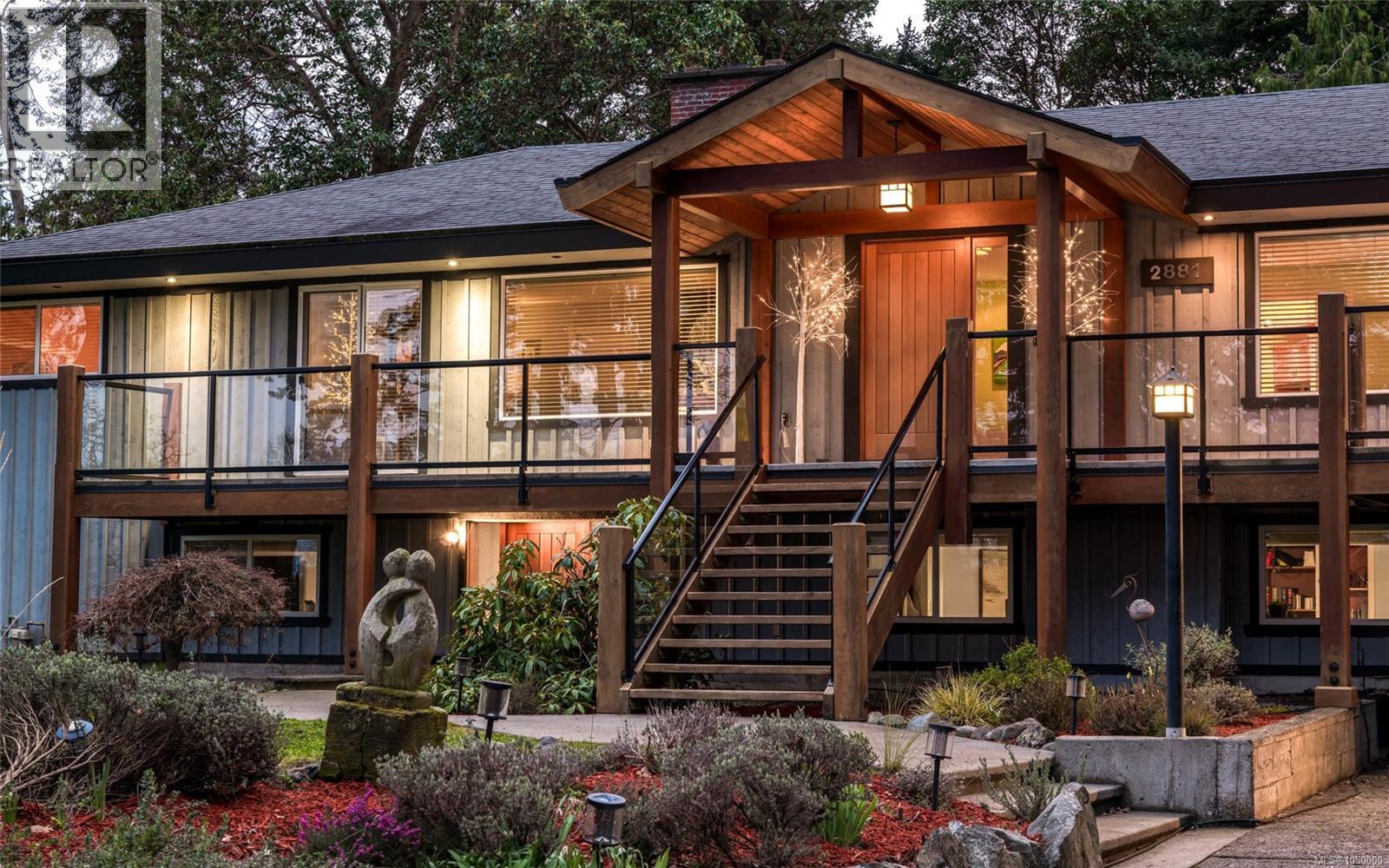 2881 Phyllis St, Saanich