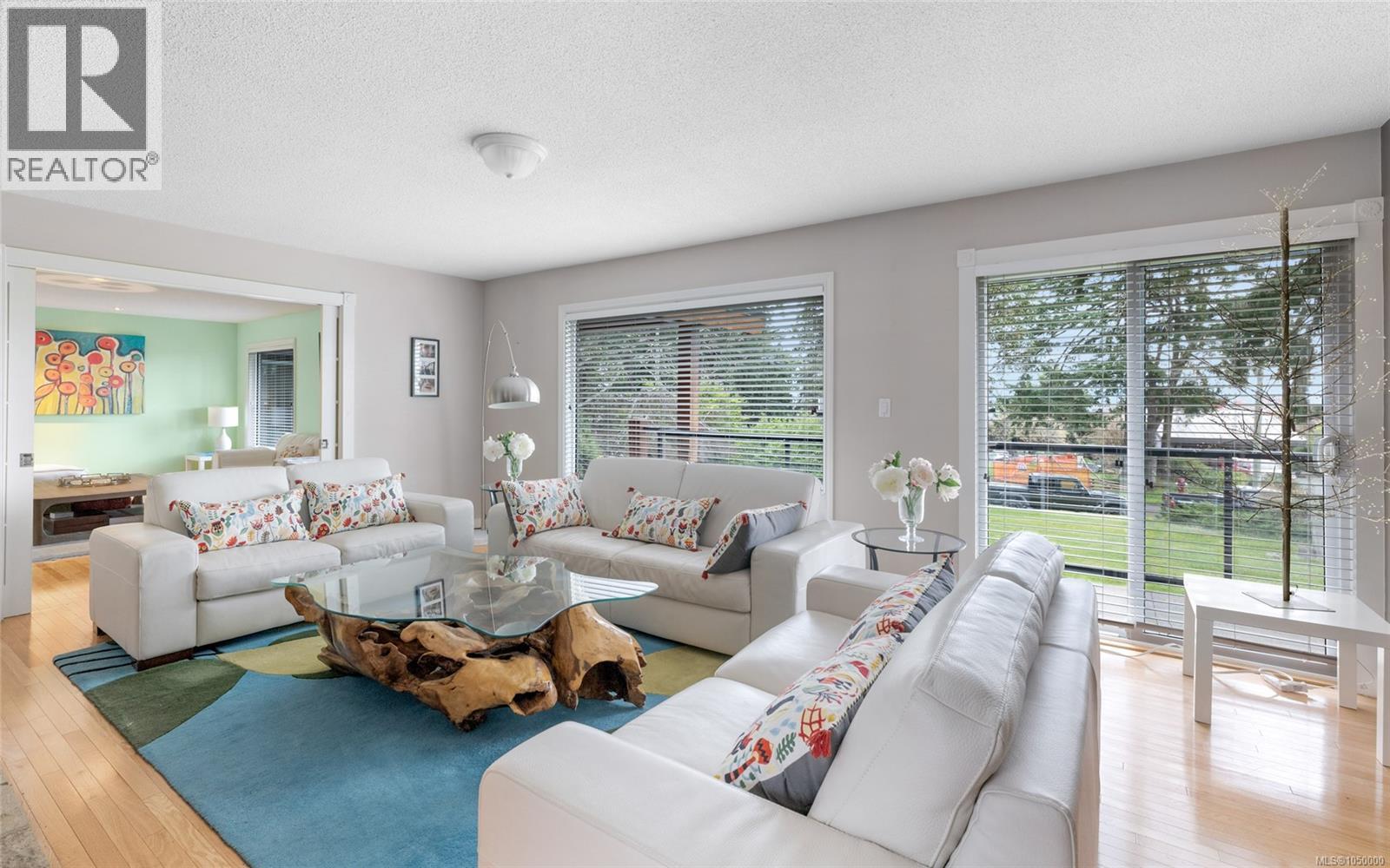 2881 Phyllis St, Saanich