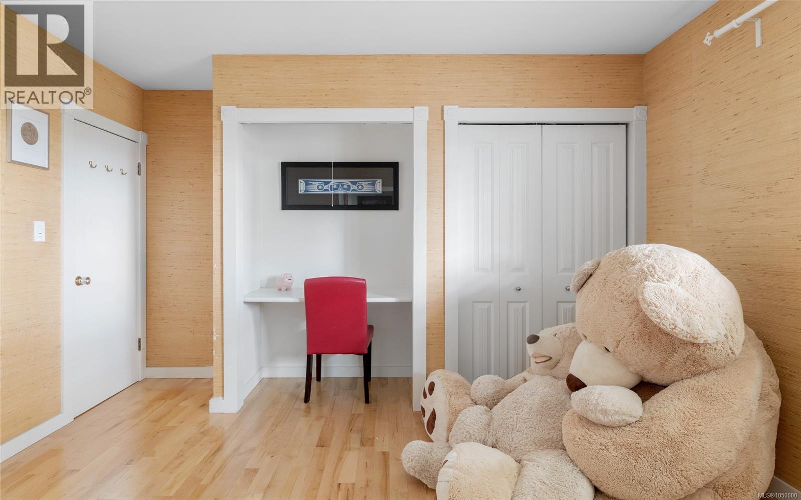 2881 Phyllis St, Saanich