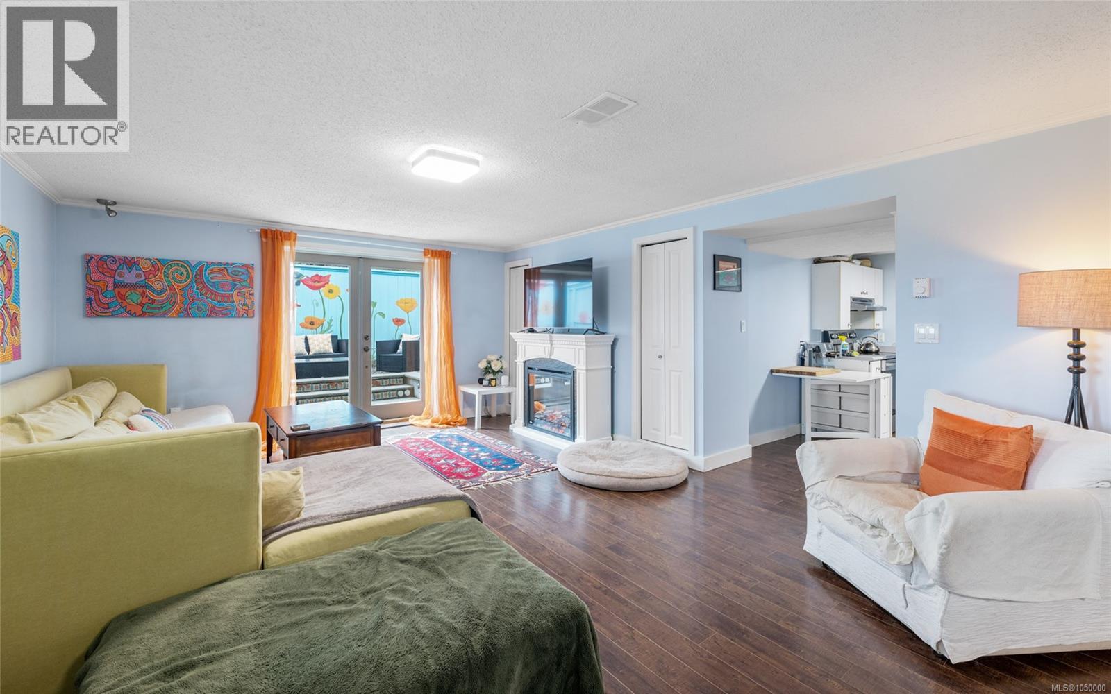 2881 Phyllis St, Saanich