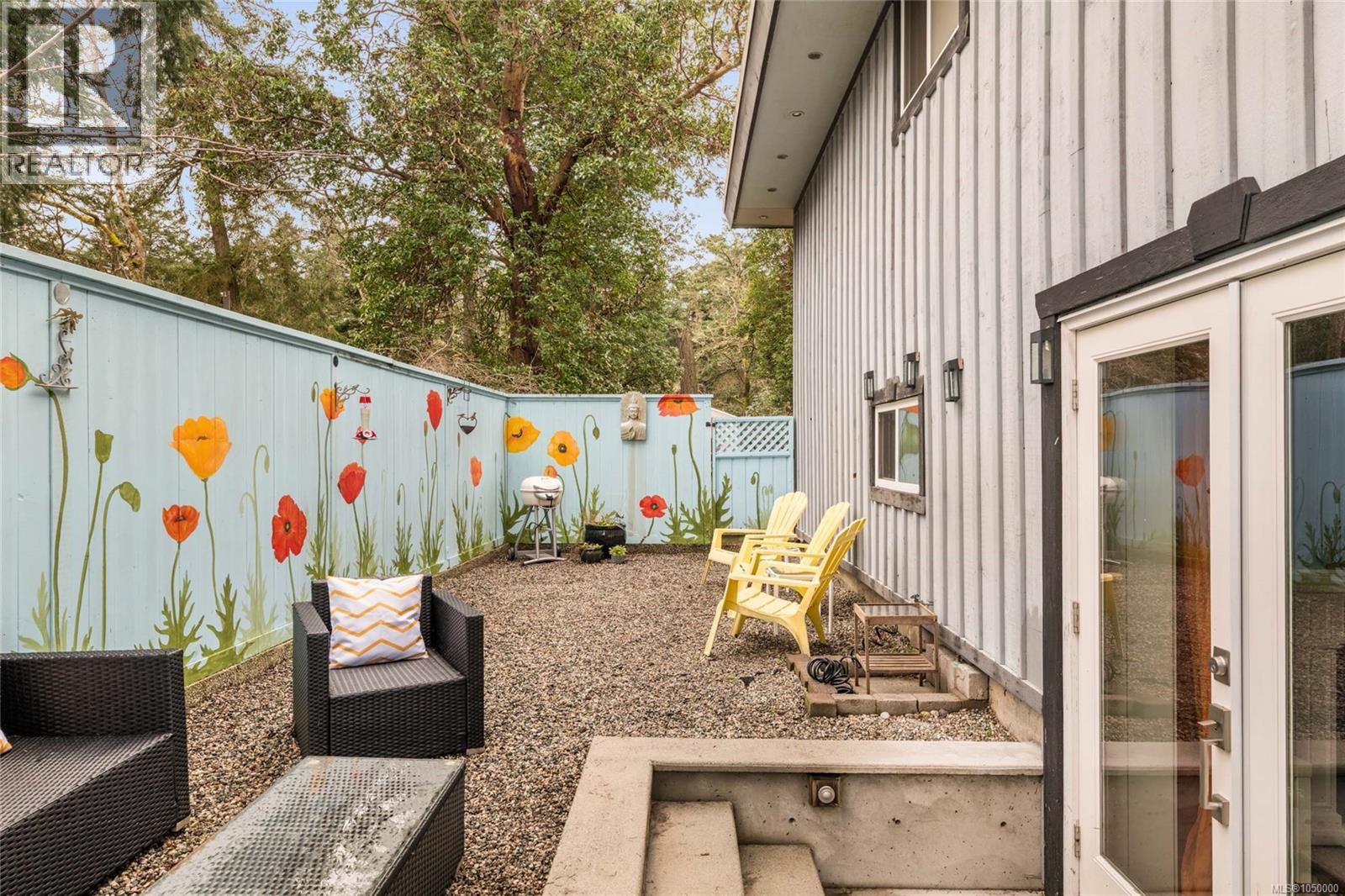2881 Phyllis St, Saanich