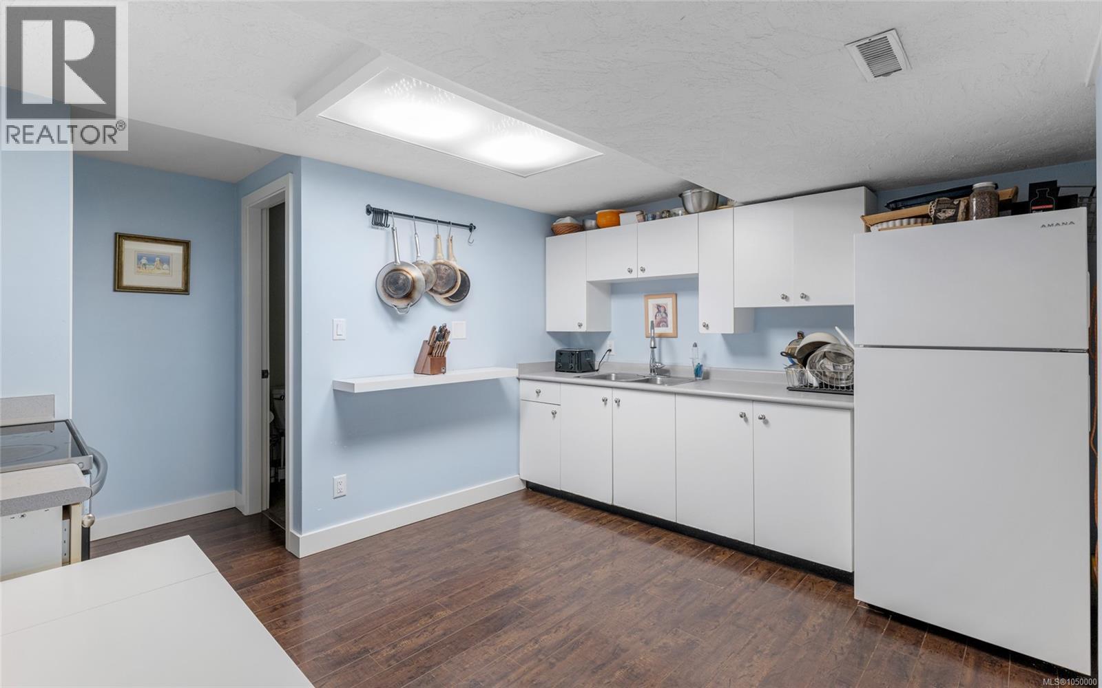 2881 Phyllis St - 50