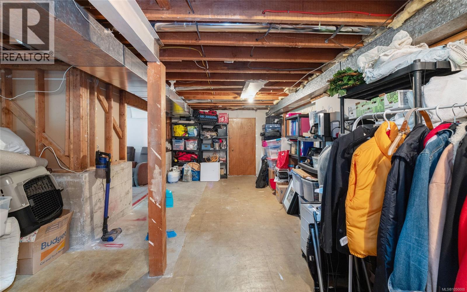 2881 Phyllis St, Saanich