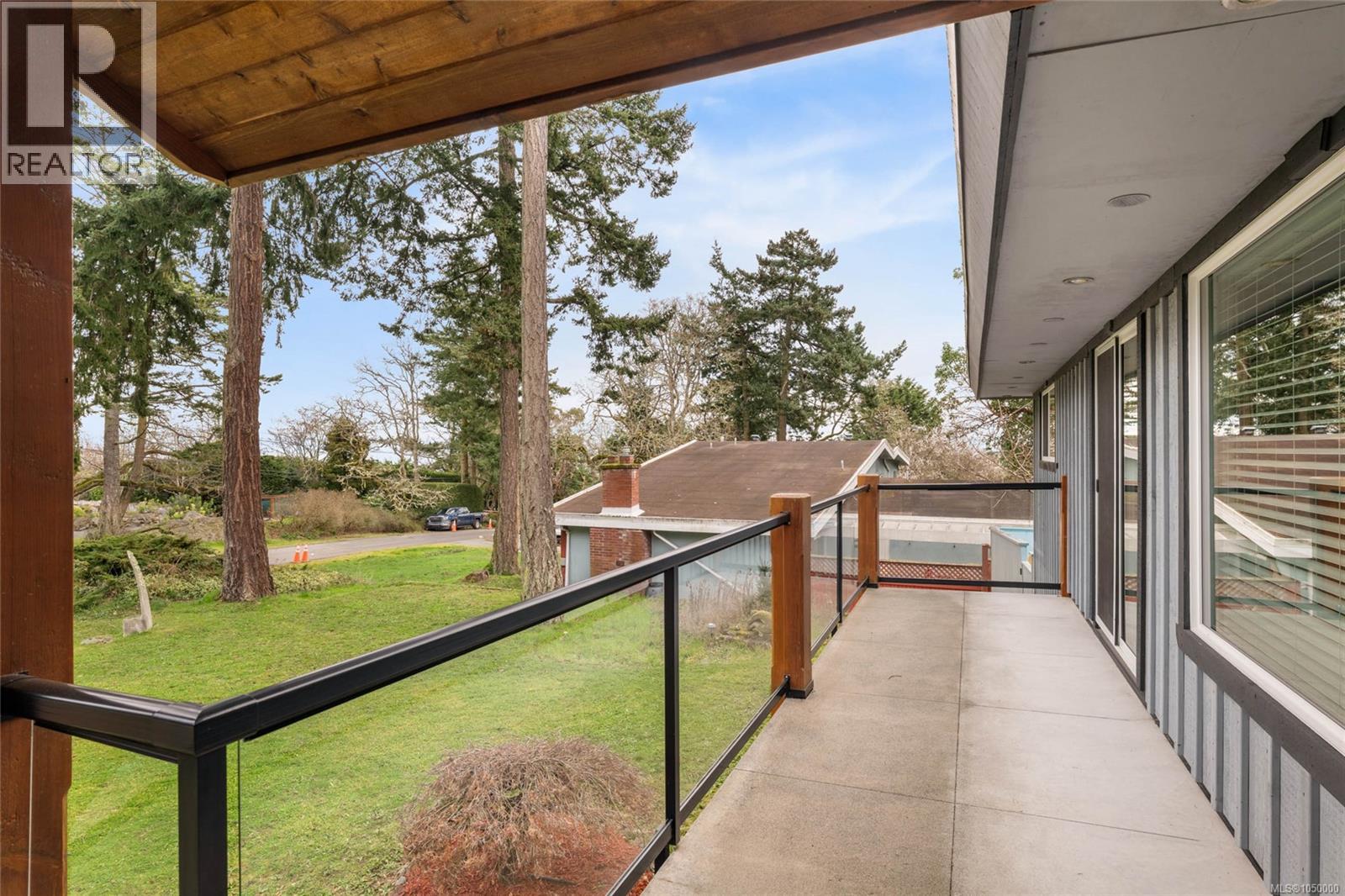 2881 Phyllis St, Saanich
