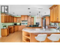 Patio - 2881 Phyllis St, Saanich, BC V8N1Y8 Photo 14