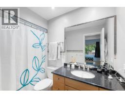 2881 Phyllis St, Saanich, BC V8N1Y8 Photo 34