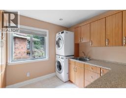 2881 Phyllis St, Saanich, BC V8N1Y8 Photo 35