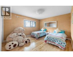 2881 Phyllis St, Saanich, BC V8N1Y8 Photo 36