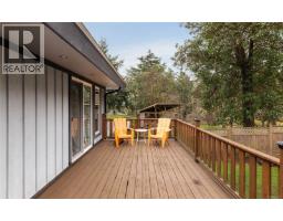 2881 Phyllis St, Saanich, BC V8N1Y8 Photo 41