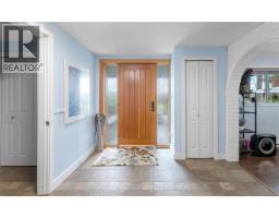 2881 Phyllis St, Saanich, BC V8N1Y8 Photo 43