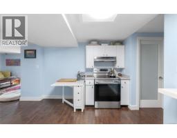 2881 Phyllis St, Saanich, BC V8N1Y8 Photo 51