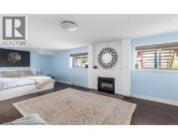 2881 Phyllis St, Saanich, BC V8N1Y8 Photo 53