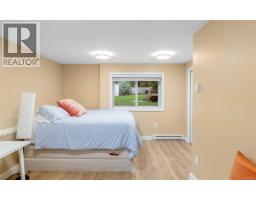 2881 Phyllis St, Saanich, BC V8N1Y8 Photo 57