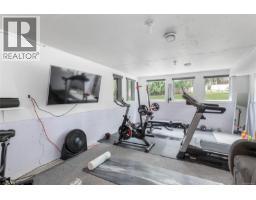 2881 Phyllis St, Saanich, BC V8N1Y8 Photo 59