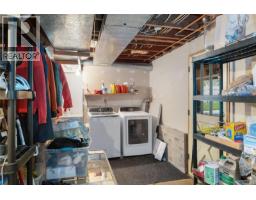 2881 Phyllis St, Saanich, BC V8N1Y8 Photo 60