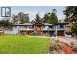 2881 Phyllis St, Saanich, BC V8N1Y8 Photo 62